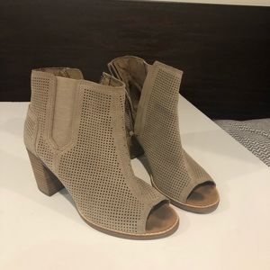 Toms Majorca Bootie: Taupe, Size 7.5